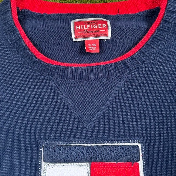 Vintage Tommy Hilfiger 3D Embroidered Logo Sweater - Picture 3 of 5